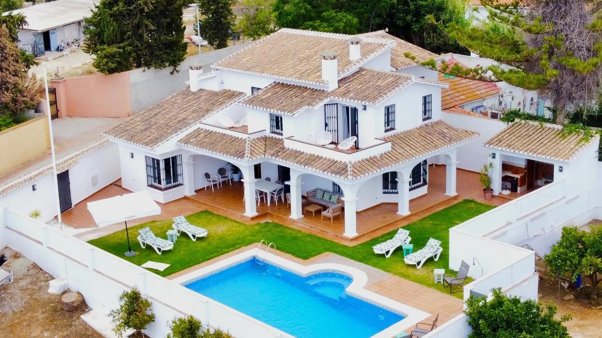 Evans Realty Av Villa & Piscina & Bbq & Chill Out location